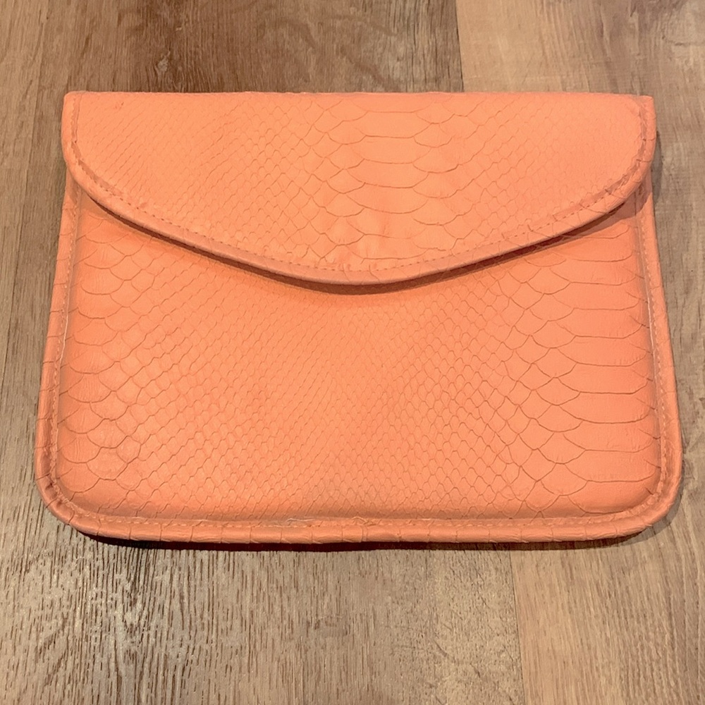 Coral Patterned Clutch